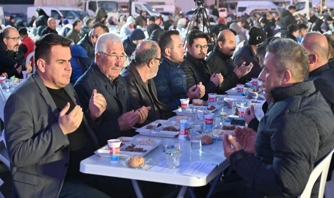 Ramazan coşkusu Kepez’in iftar sofralarında