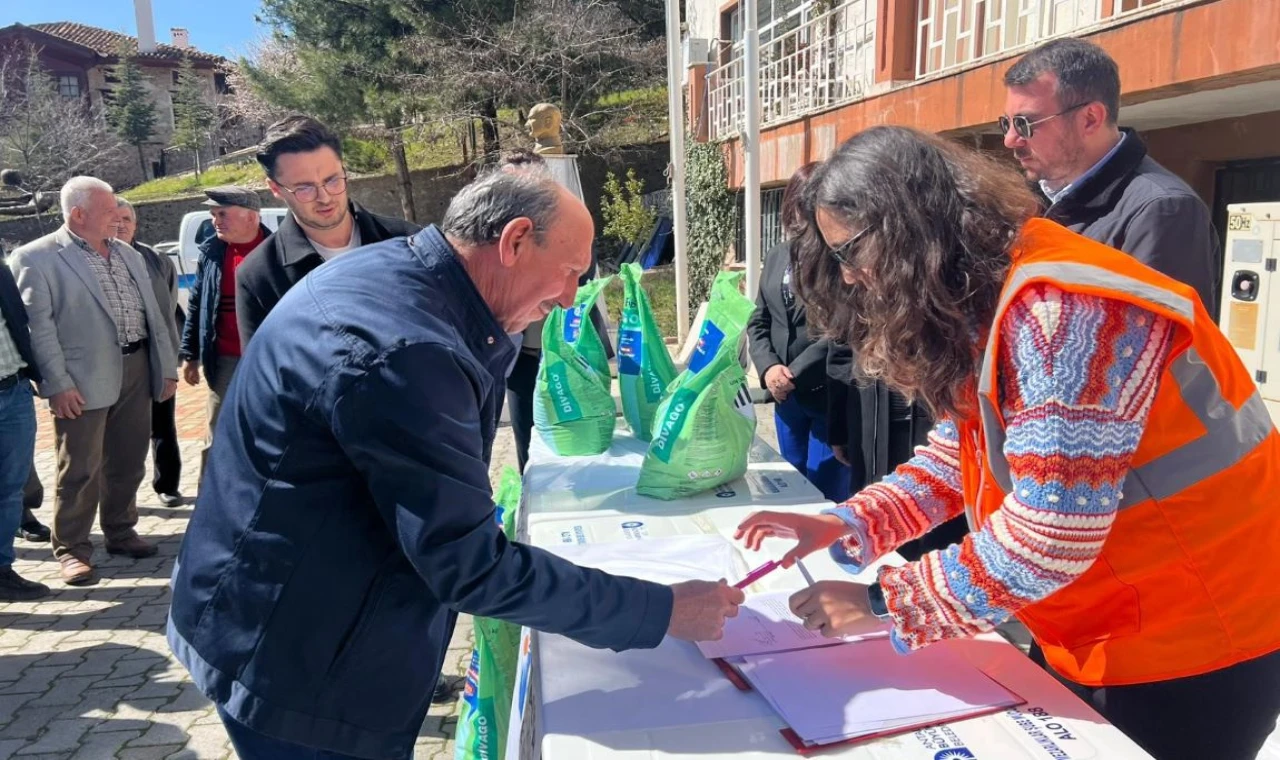 Aksekili üreticilere bordo bulamacı hibesi yapıldı