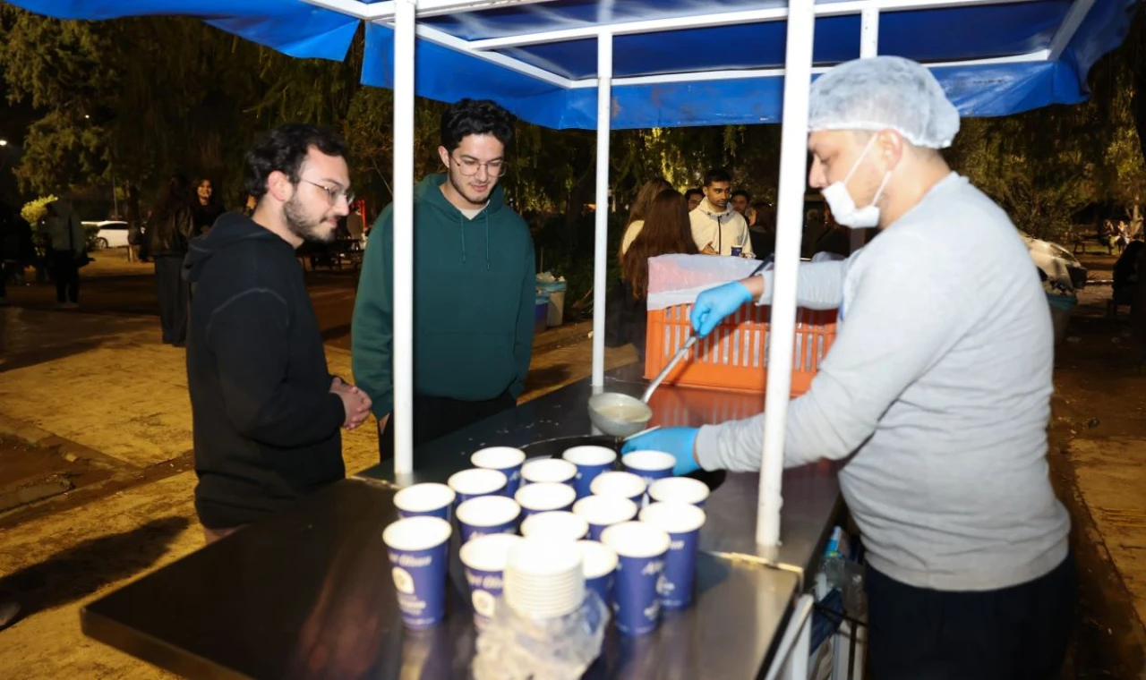 Büyükşehirden öğrencilere çorba ikramı