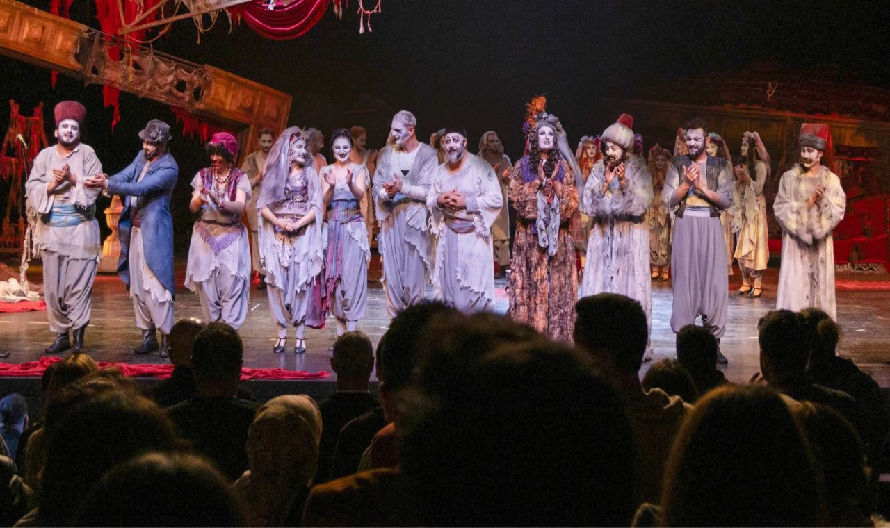 Dünya Tiyatro Günü üç farklı oyunla kutladı