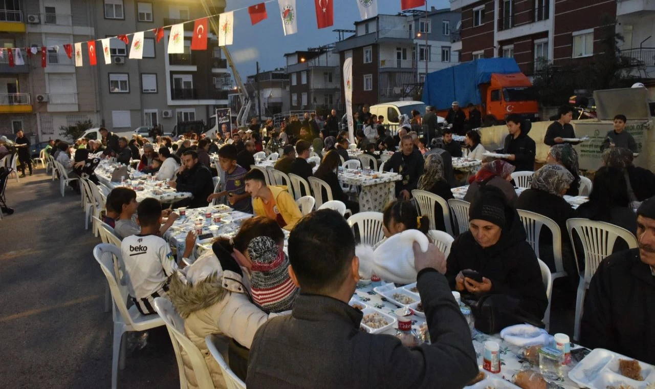 Esentepe’de iftar sofrasında bir araya geldiler