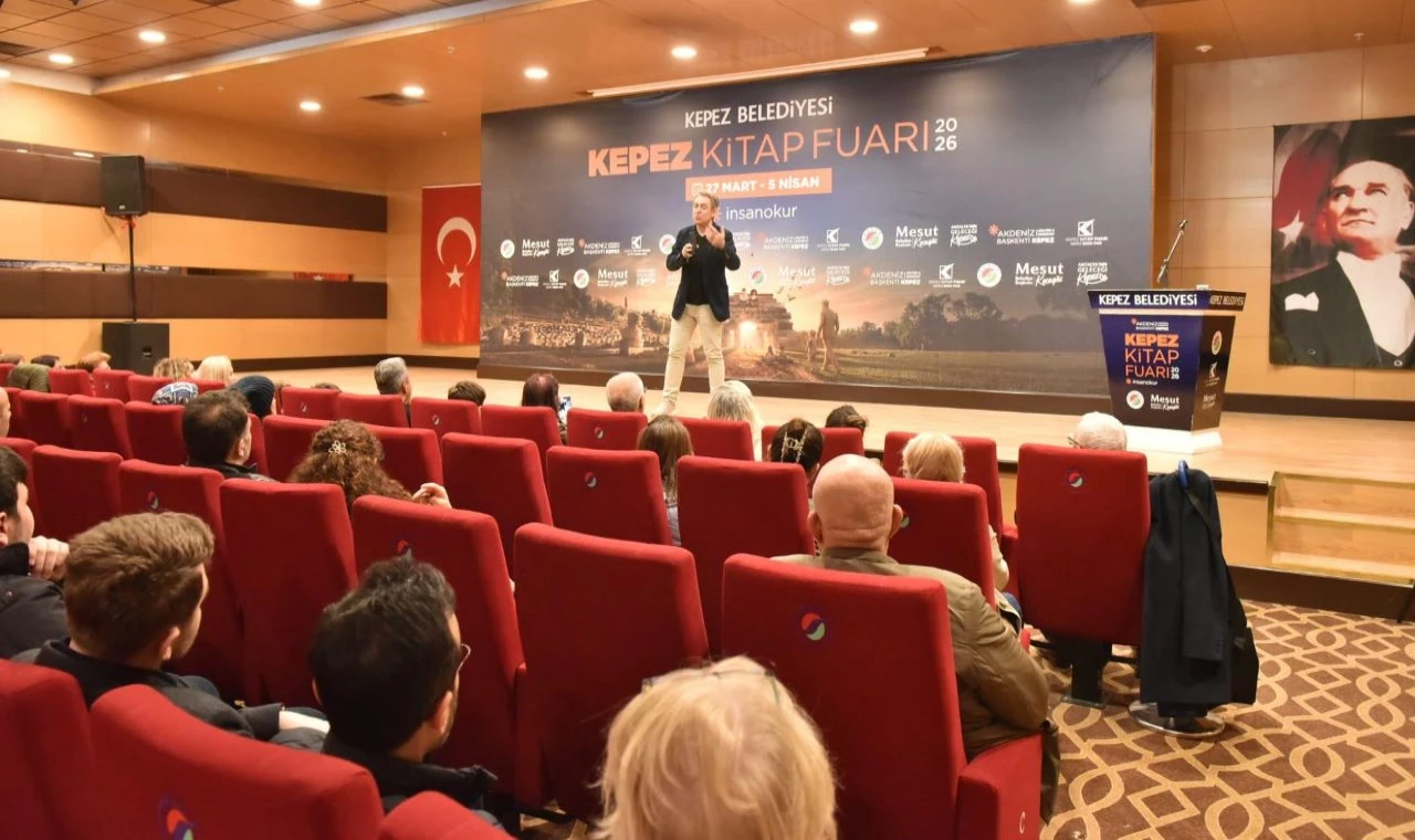 Fuarda ‘Atatürk’ün Mirası Laik Cumhuriyet’ söyleşisi