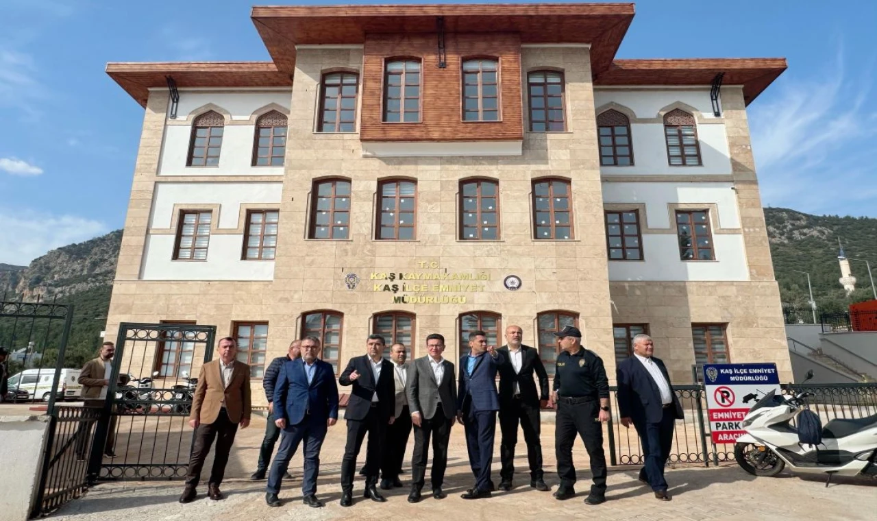 Kaş Hükümet Konağı'nda son rötuşlar