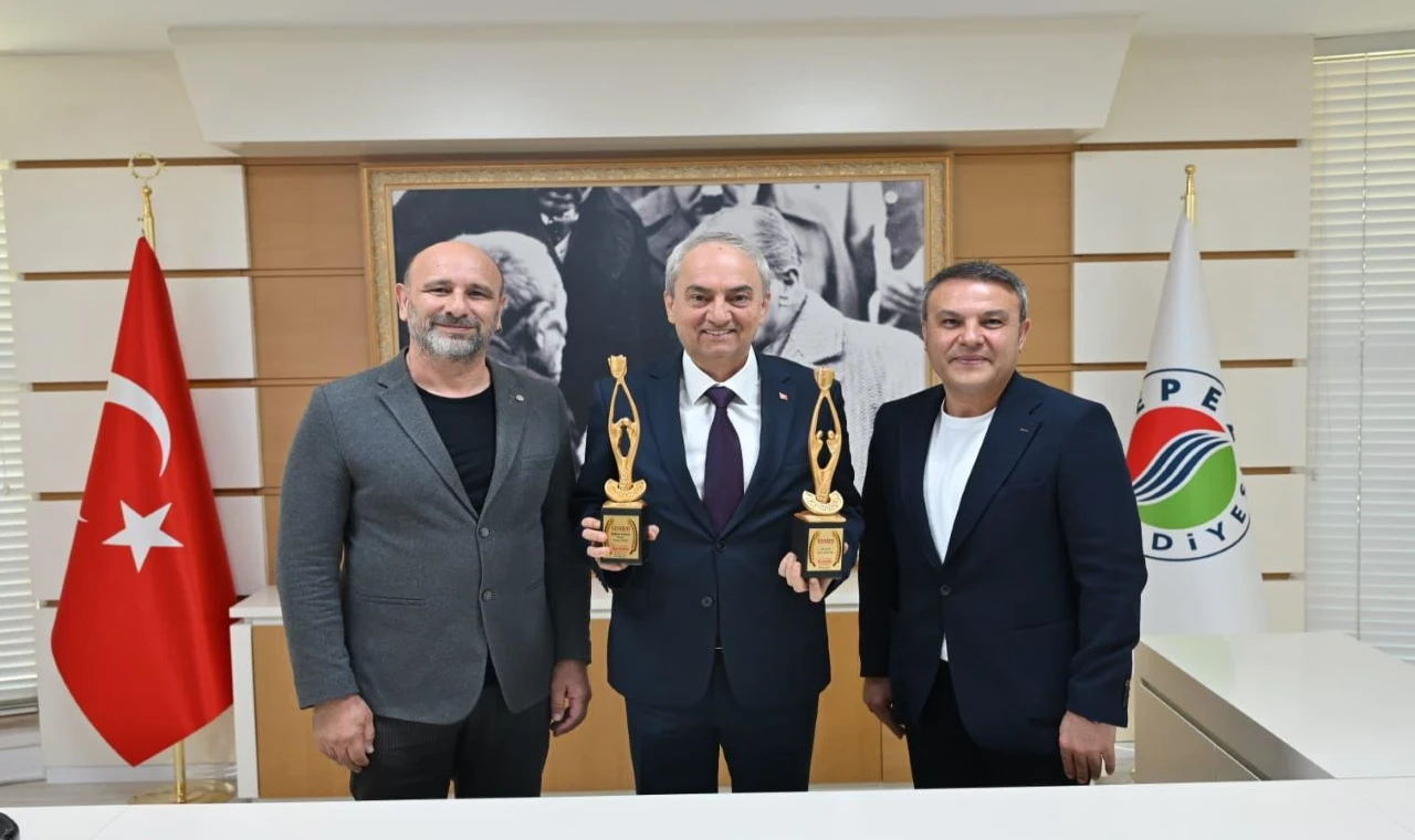 Kepez’de sanata çifte ödül