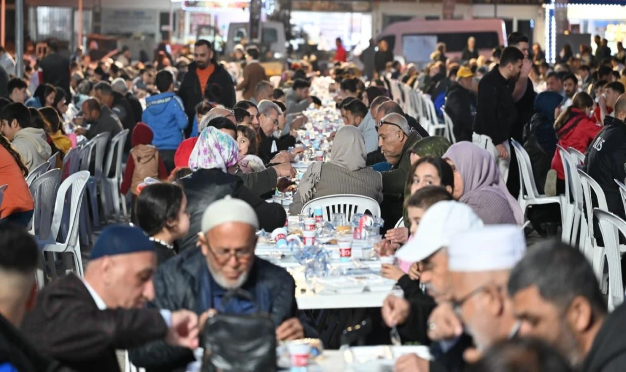 Kepez’in gönül sofraları mahalleleri buluşturuyor