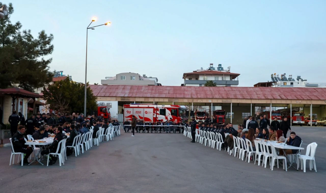 Özdemir itfaiye personeliyle iftarda buluştu