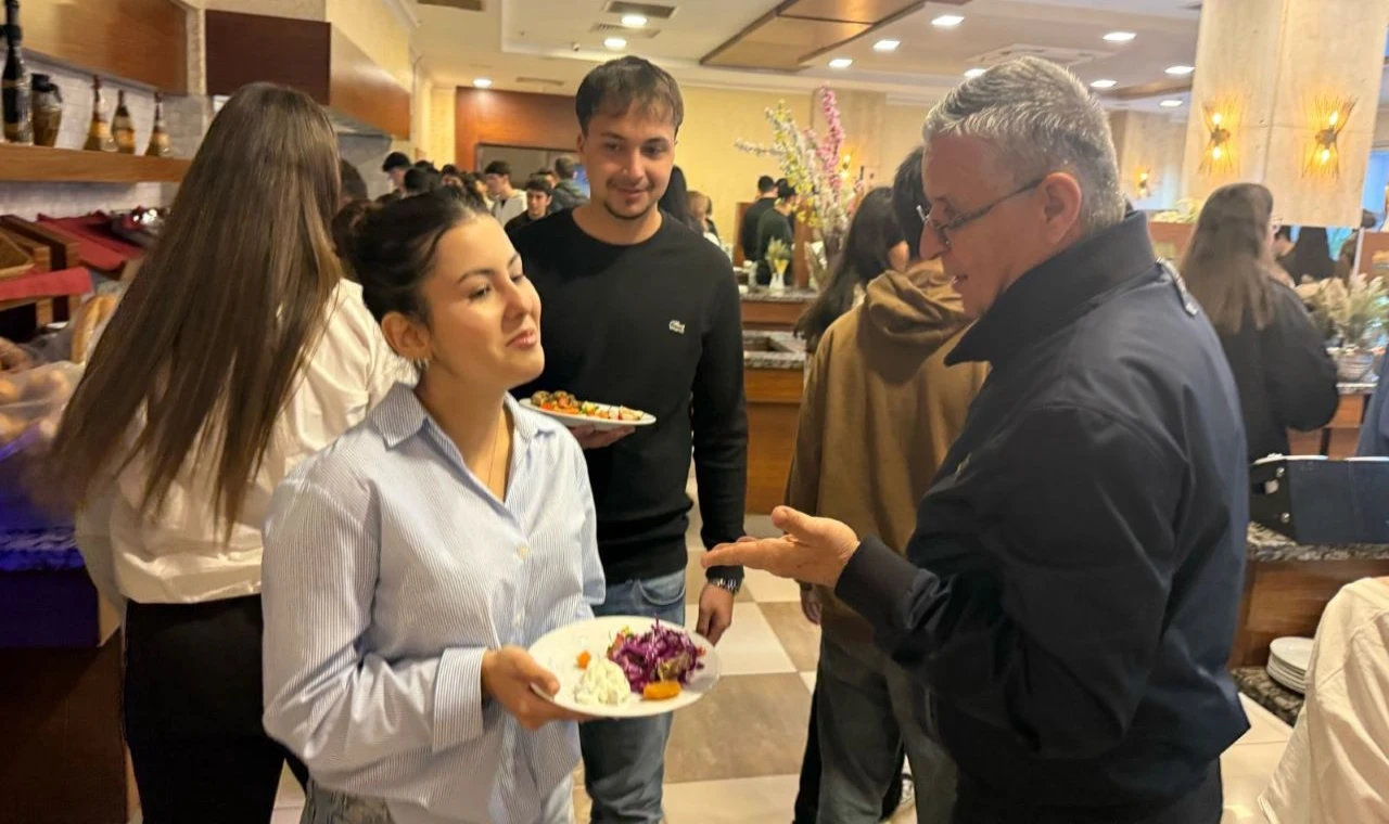 Topaloğlu’ndan öğrencilere iftar yemeği