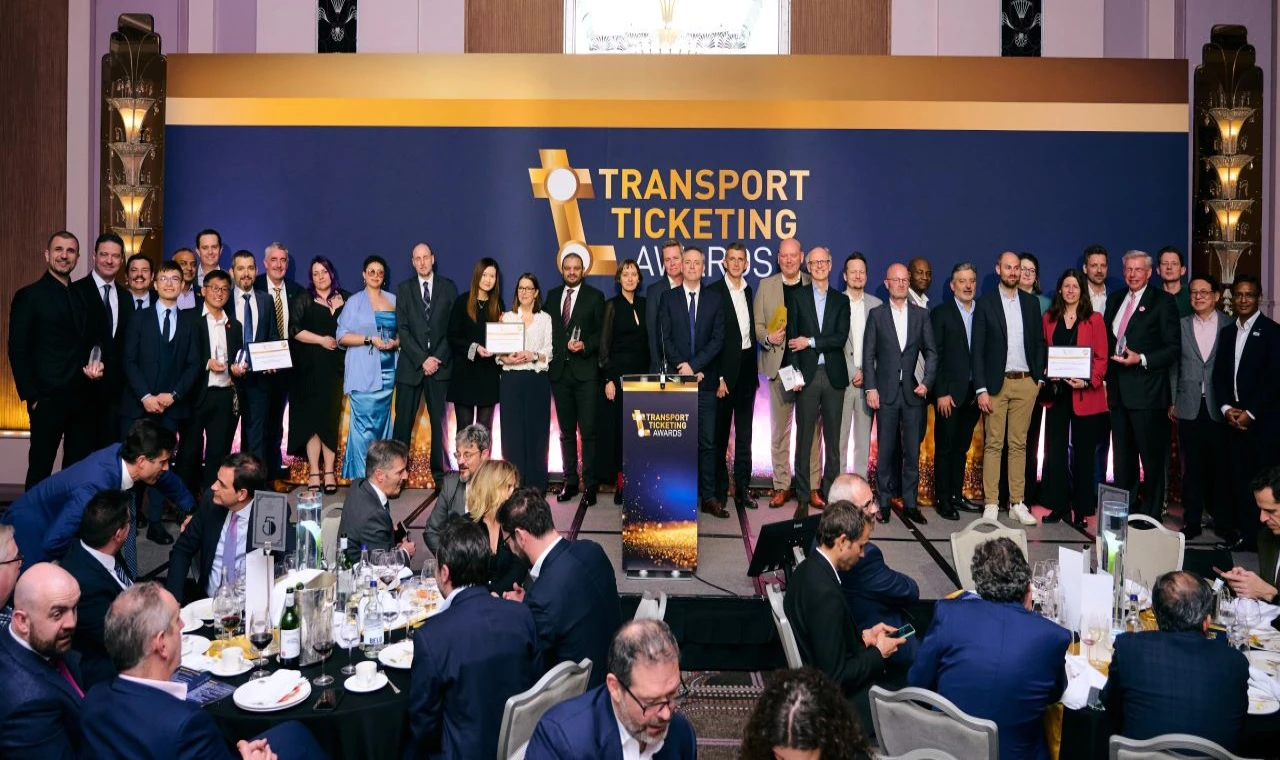 Antalyakart Londra’dan birincilikle döndü