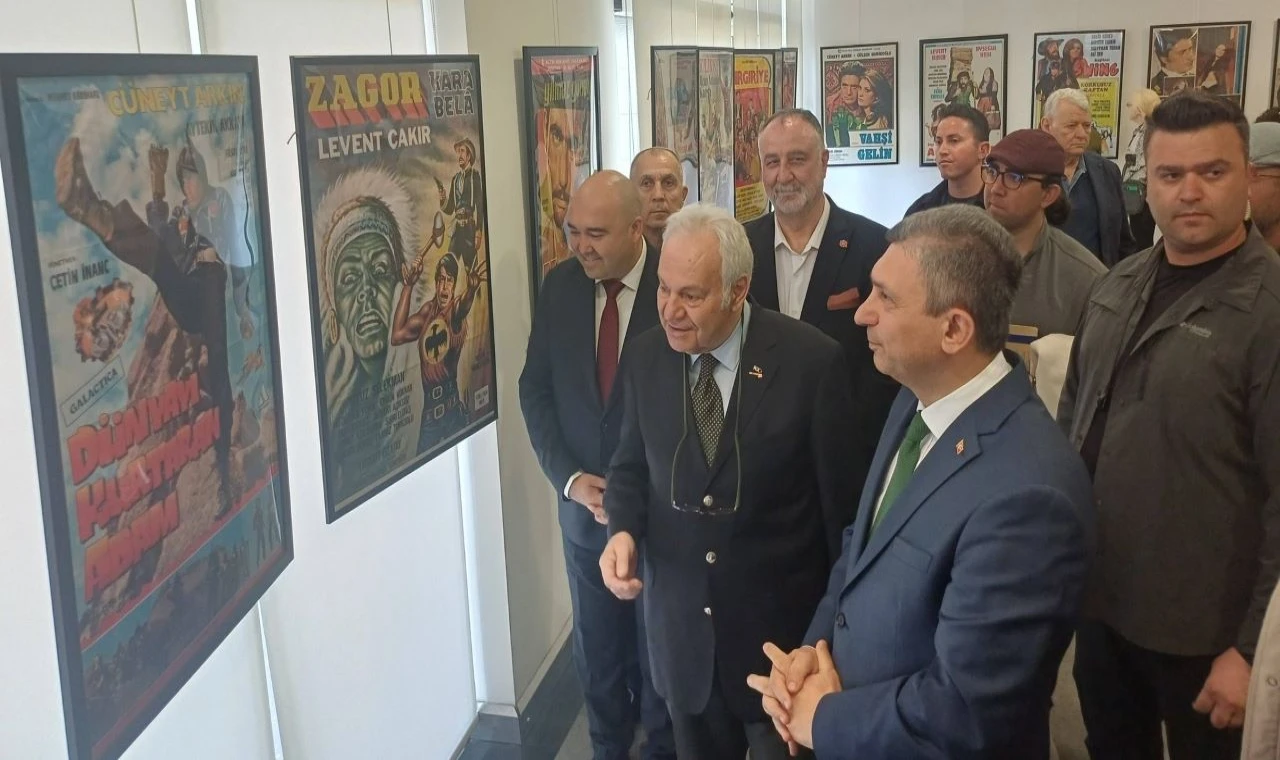 Efsane Yeşilçam Film Afişleri Antalya’da sergilendi