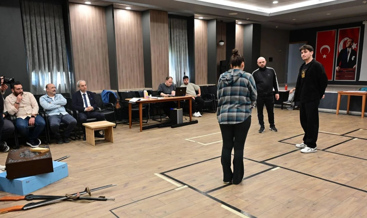 Kent Tiyatrosu’ndan anlamlı gösterim