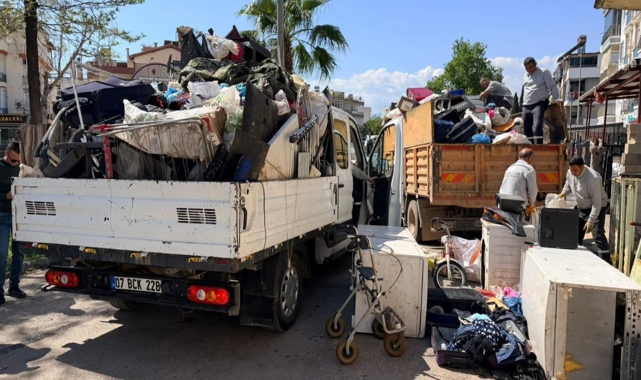 Kepez’de çöp ev temizliği