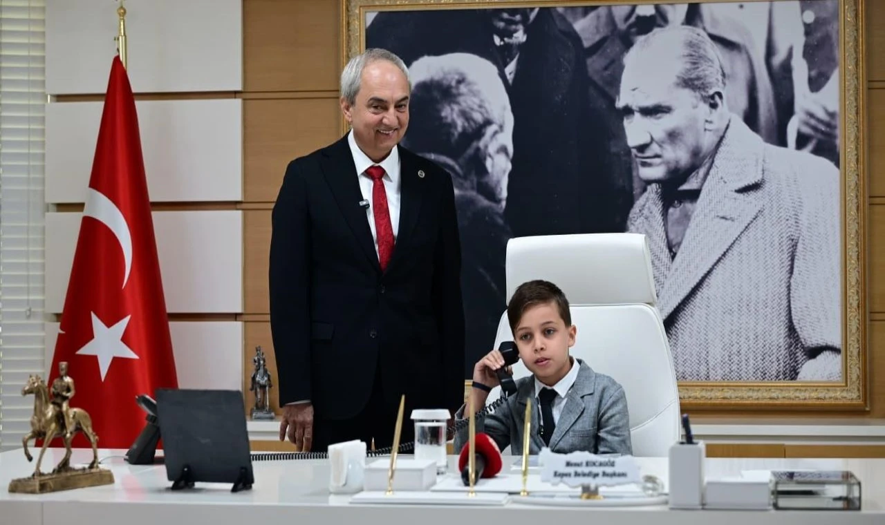 Kocagöz koltuğunu Ömer’e bıraktı