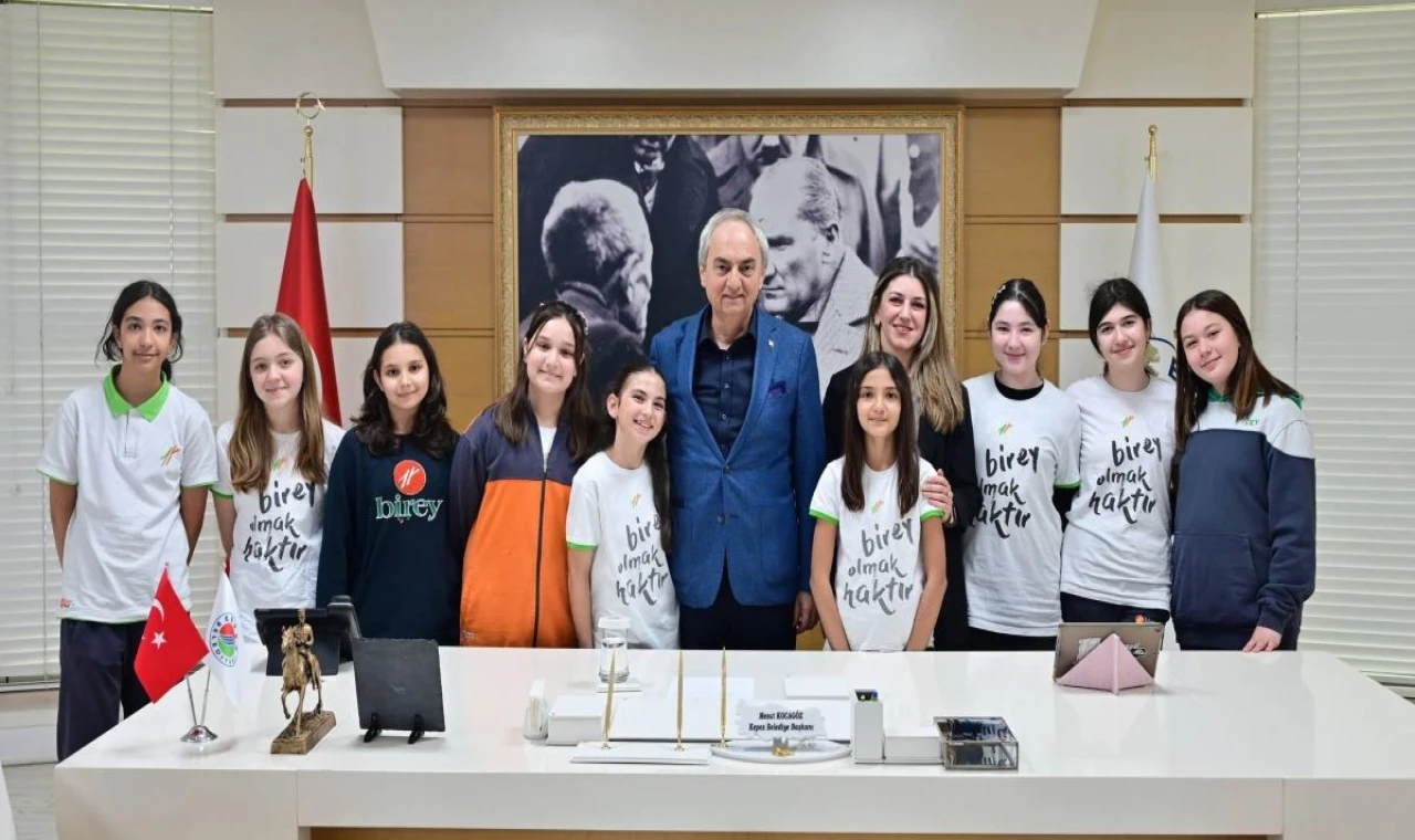 Kocagöz, öğrencilerin projelerini dinledi