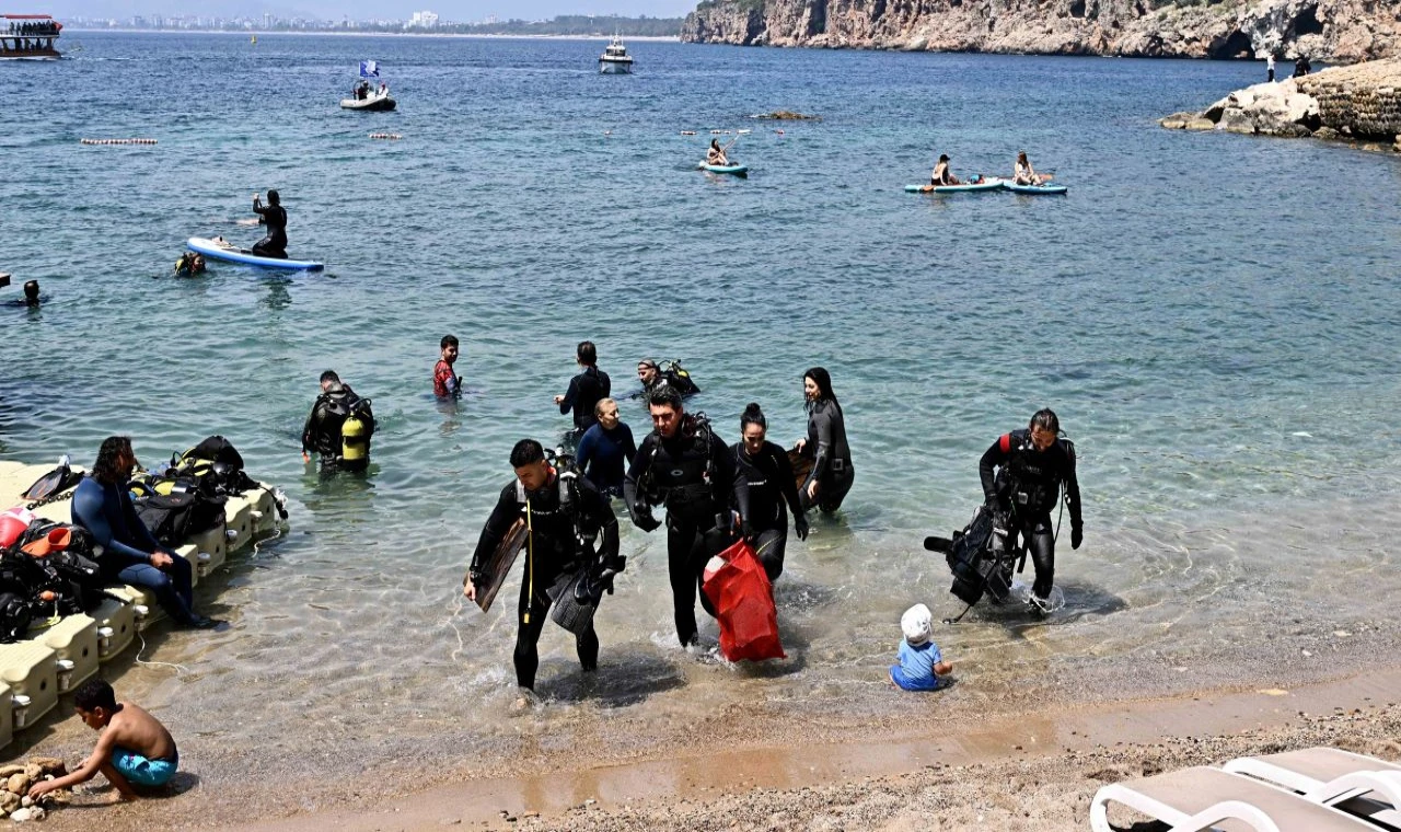Mermerli Plajı’nda deniz dibi temizliği