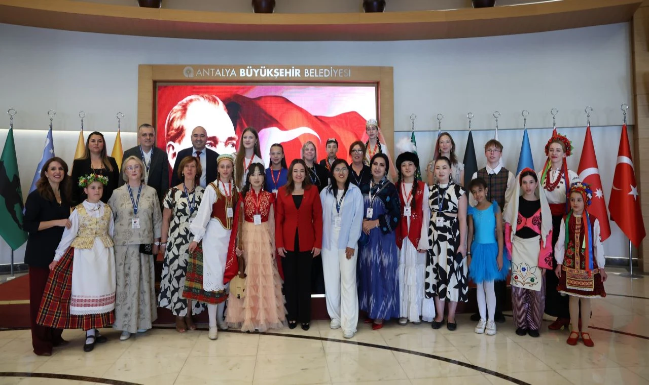 Özdemir dünya çocuklarını ağırladı