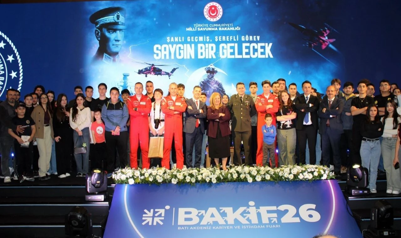 Türk Yıldızları öğrencilerle buluştu