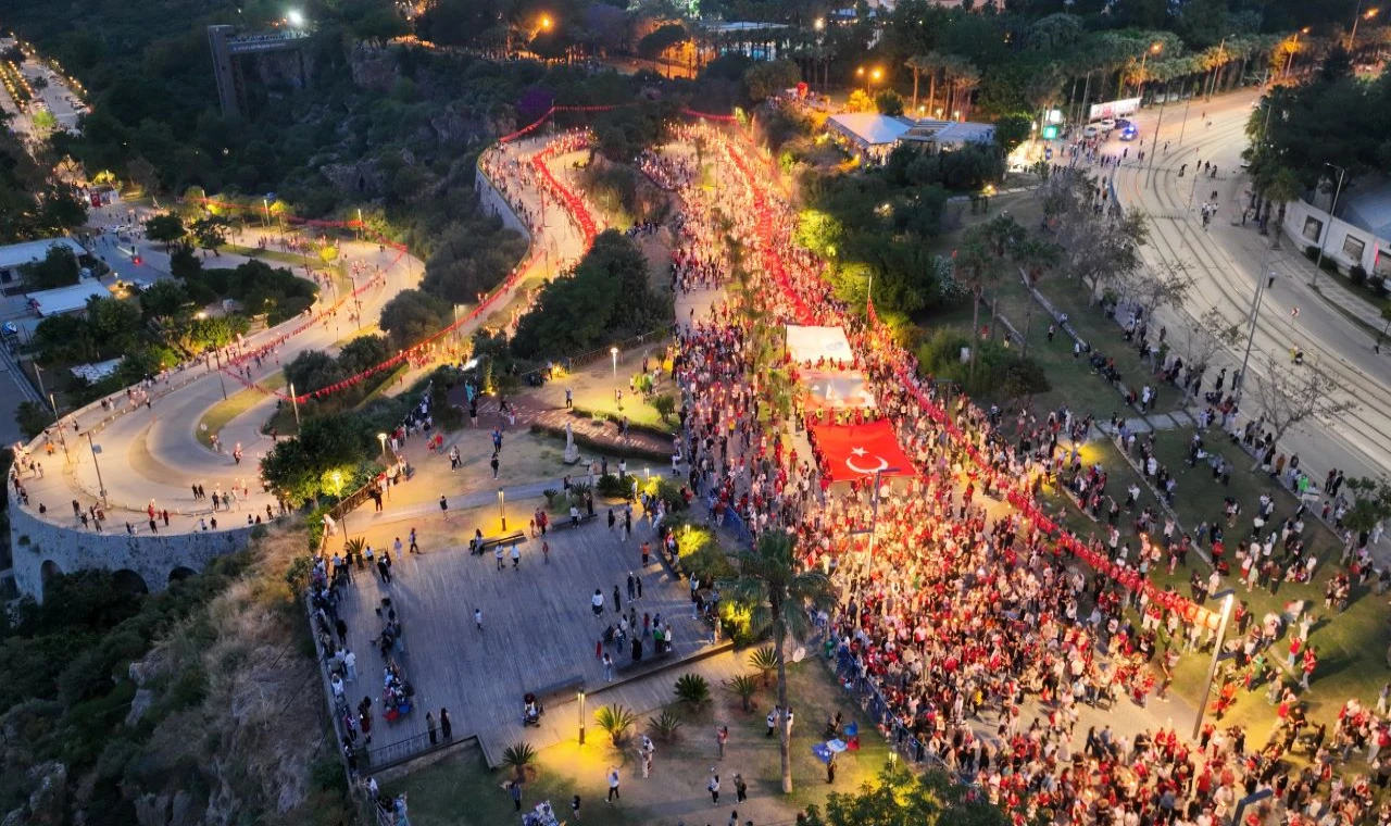 Antalya’da coşkulu 19 Mayıs kutlaması