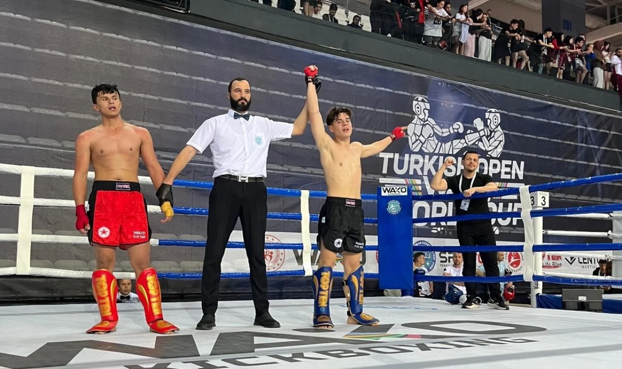 Kemer Belediyesi kick boks takımından iki madalya
