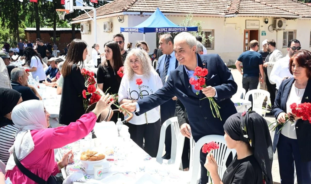 Kepez’de bahar coşkusu ve dayanışma bir arada