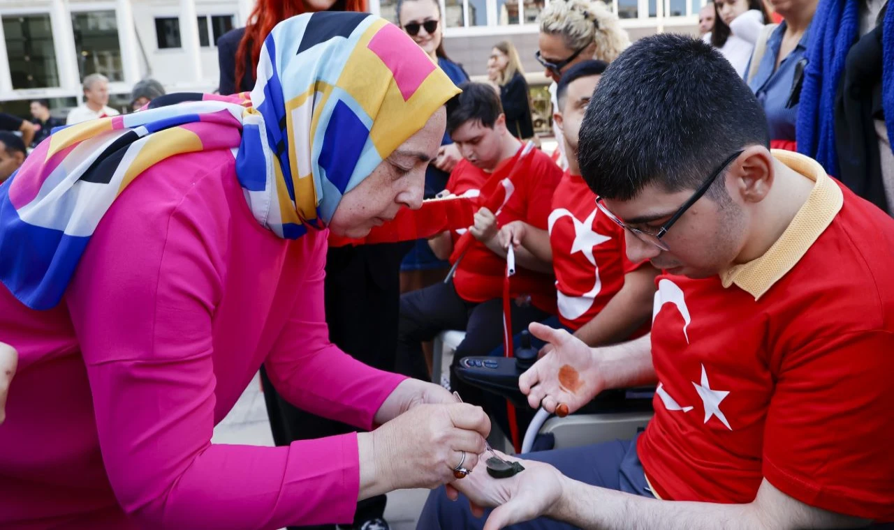Özel bireyler bir günlüğüne asker oldu