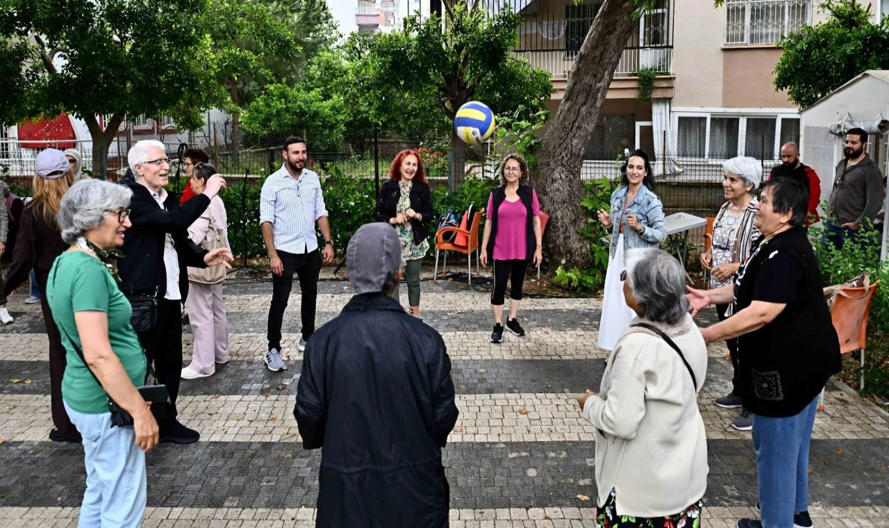 Yaşlı evlerinde bahar şenliği