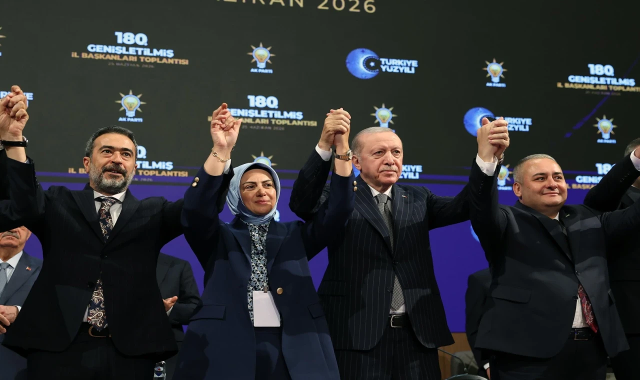 Rozetleri Erdoğan taktı
