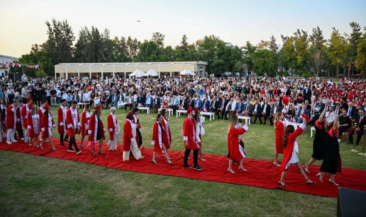 Belek Üniversitesi'nde mezuniyet coşkusu