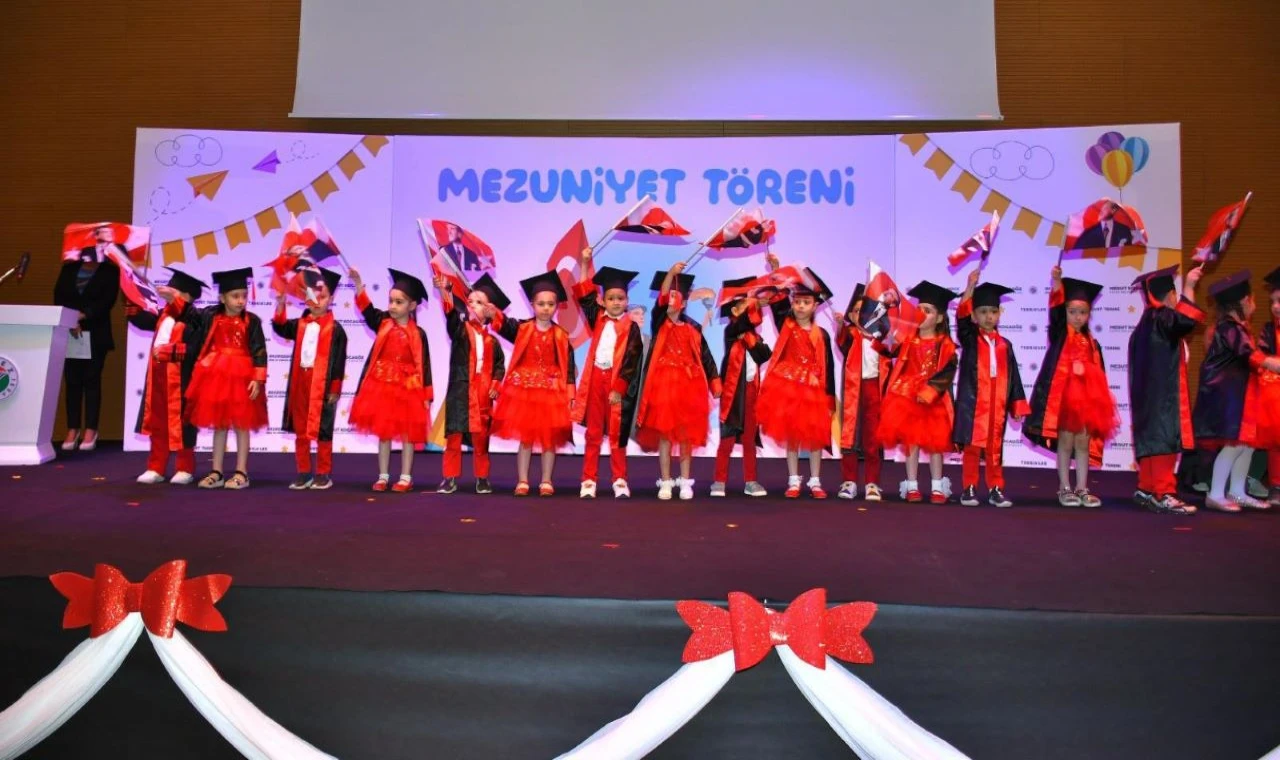 Kepez’in kreşlerinde mezuniyet heyecanı