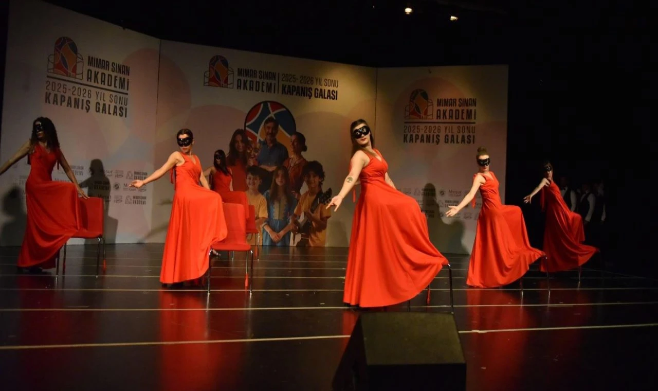 Mimar Sinan Akademi’den yılsonuna özel sanat performansı