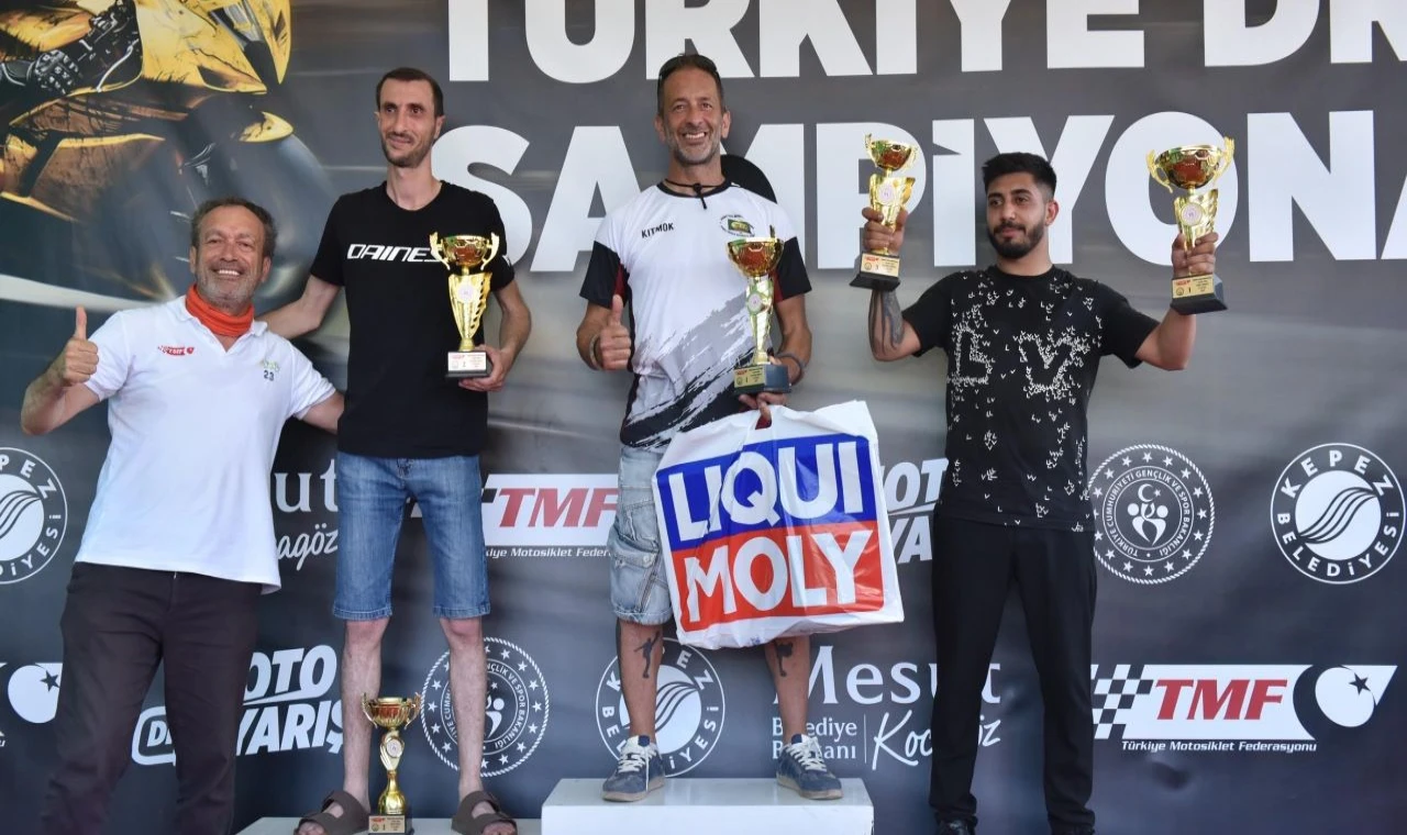 Şampiyonlar kupalarını aldı