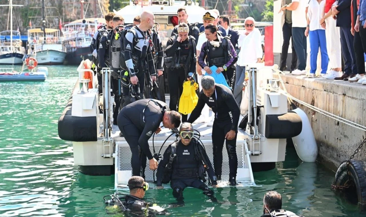 Vali Şahin deniz dip temizliğine katıldı