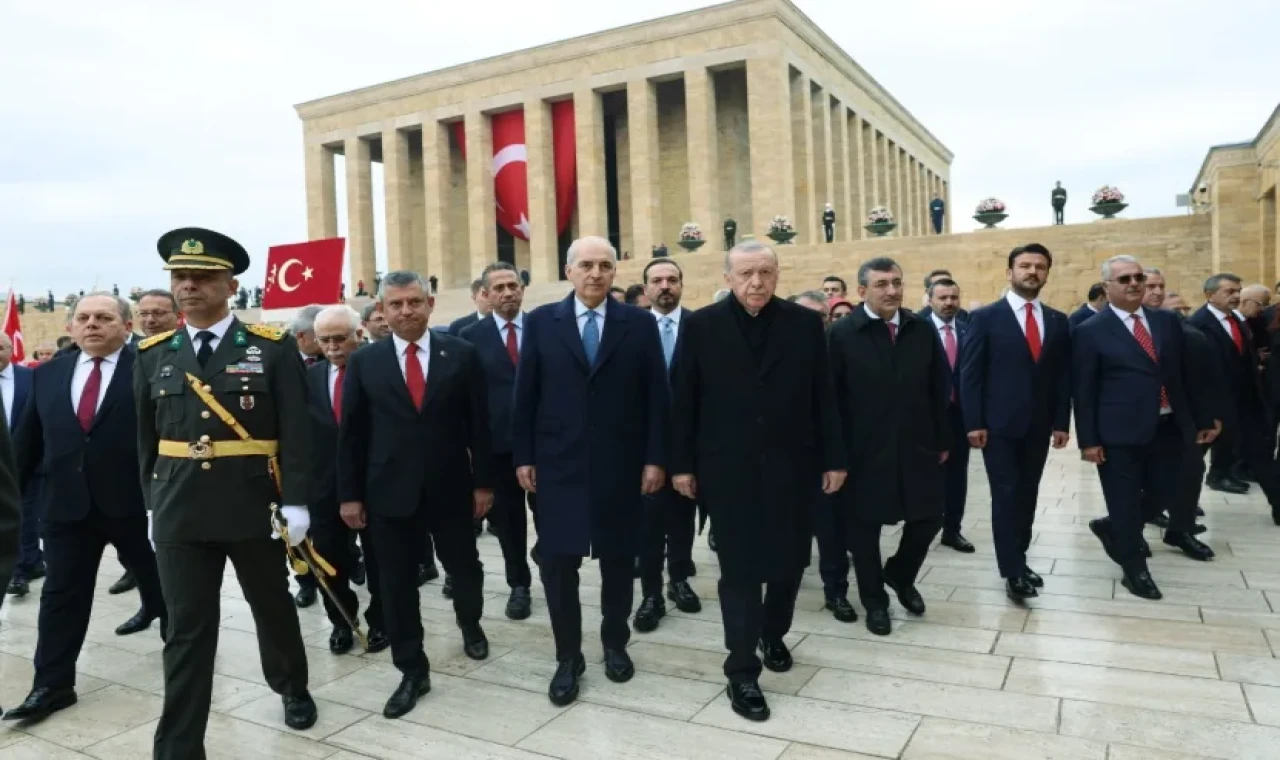 Devlet erkânı Anıtkabir’de
