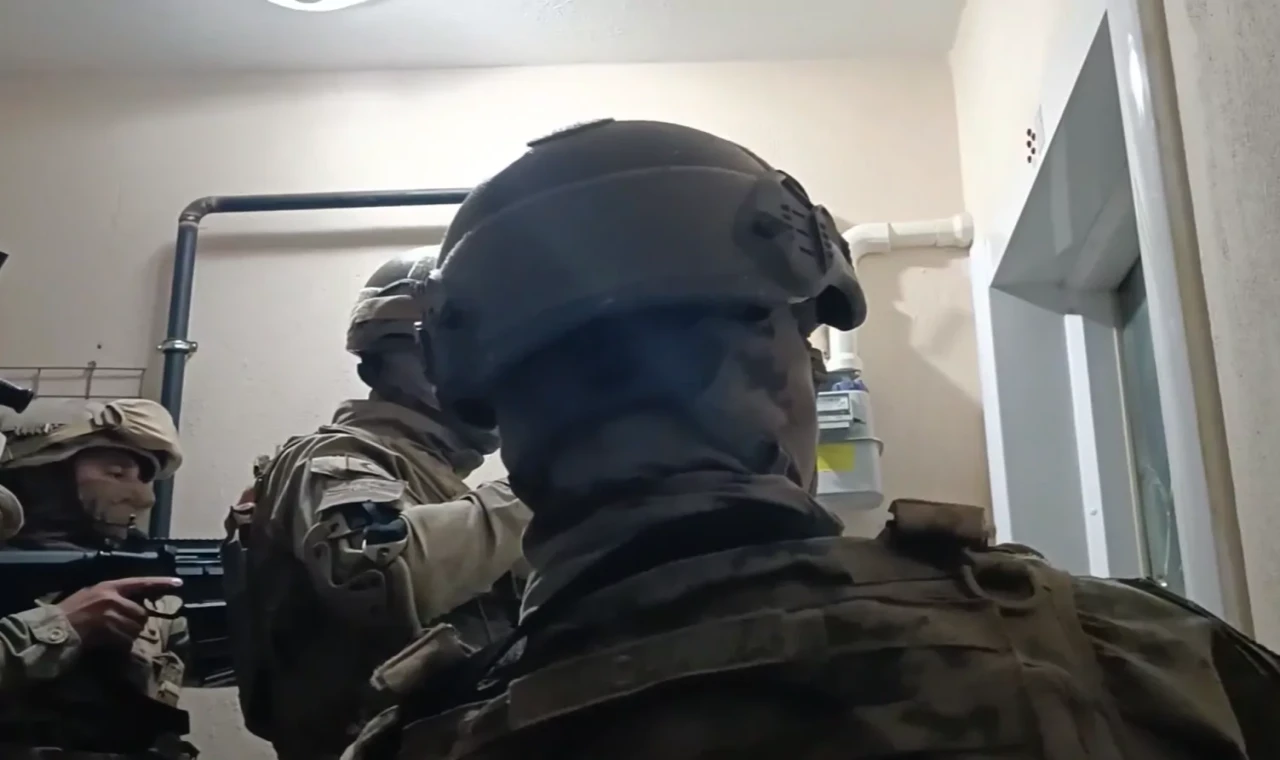 İzmir merkezli 4 ilde FETÖ’ye 21 gözaltı!