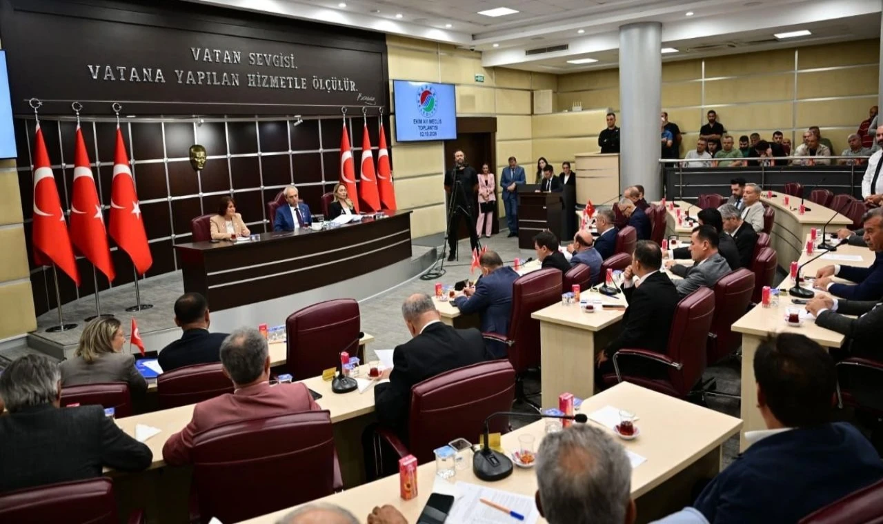 Kepez Meclisi’nde şehitlere vefa, yaşlılara destek
