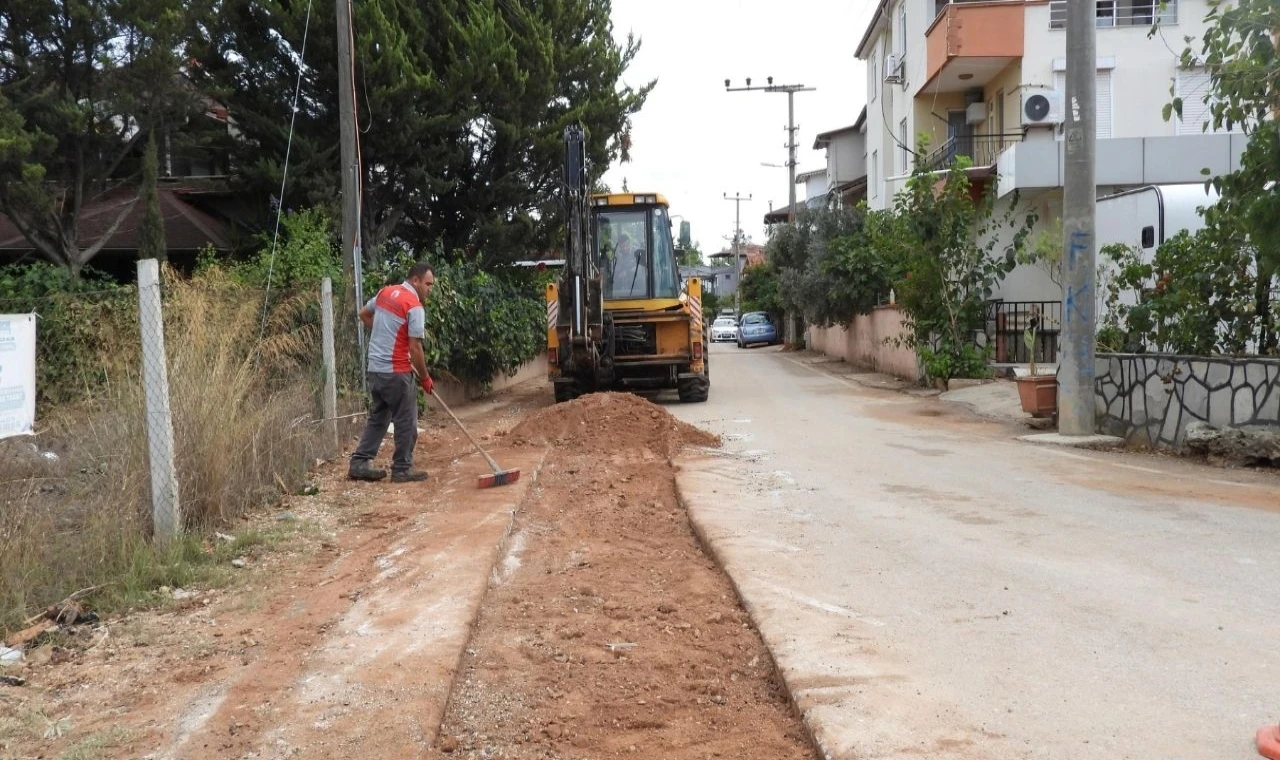 Kepez’de 700 metrelik yol yenileniyor
