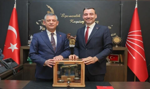 Başkan Vekili Çiçek'ten Özgür Özel'e ziyaret