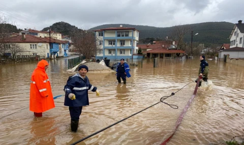 Taşkın suları tahliye ediliyor