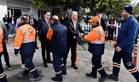 Başkan Uysal belediye personeliyle bayramlaştı