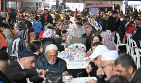 Kepez’in gönül sofraları mahalleleri buluşturuyor