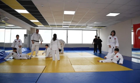 Konyaaltı yeni spor kompleksini tanıttı