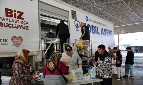 Mobil Aşevi iftar öncesi vatandaşlarla buluşuyor