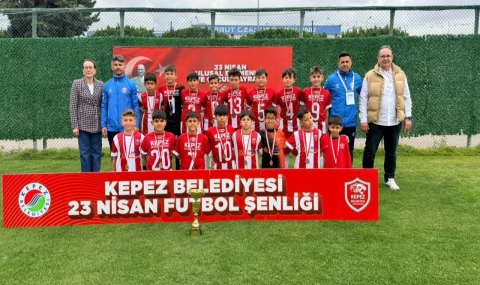 Kepez’de minik kramponlar kupalarını aldı