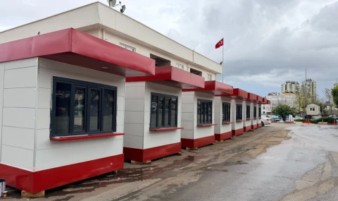 Kepez’e kırmızı-beyaz modern ekmek büfeleri