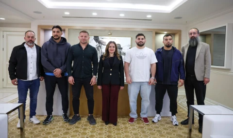 Özdemir başpehlivanları ağırladı