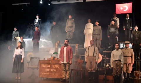 “Bandırma Vapuru” ayakta alkışlandı