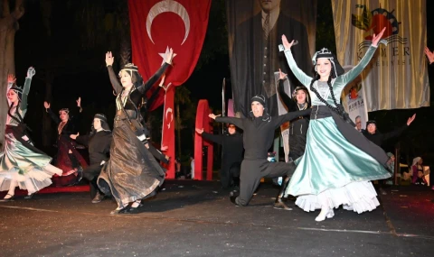 Gürcü dans topluluğundan Kemer’de muhteşem şov