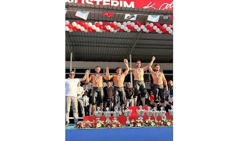 Kemer Belediye güreşçileri kürsüye çıktı