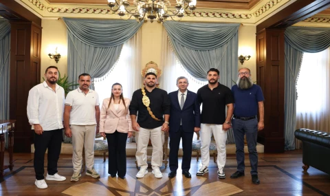 Başpehlivan Erkan Taş’tan Vali Şahin’e ziyaret