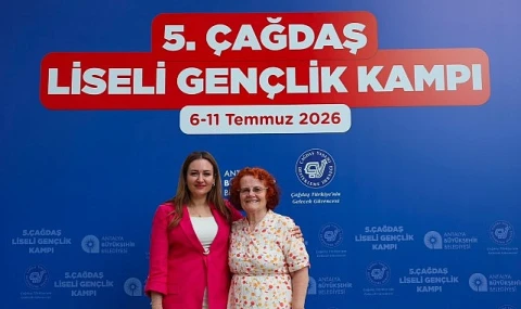Özdemir 5. Çağdaş Liseli Gençlik Kampını ziyaret etti