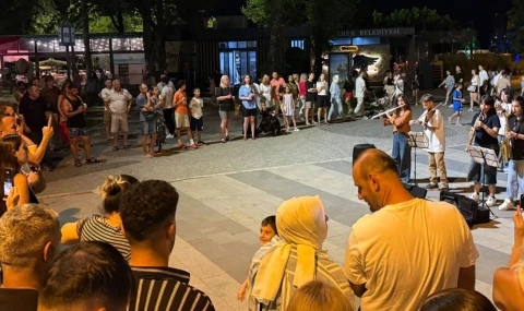 Geleceğin müzisyenleri Kemer gecelerini hareketlendirdi